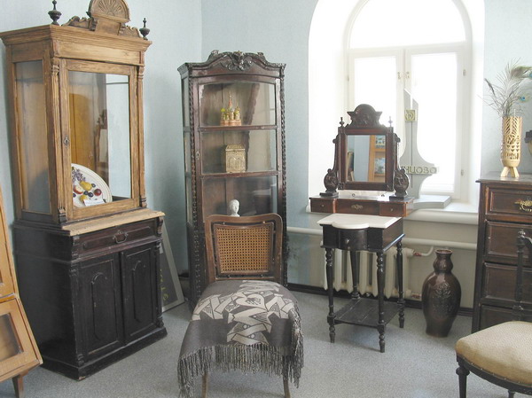 Старинная мебель, служившая состоятельным одинцовцам еще в начале прошлого века