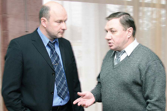 Сергей Вялков (слева)