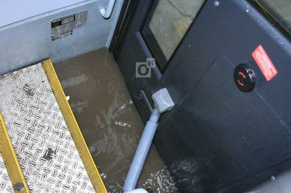 Потоп в Одинцово, вода в автобусе
