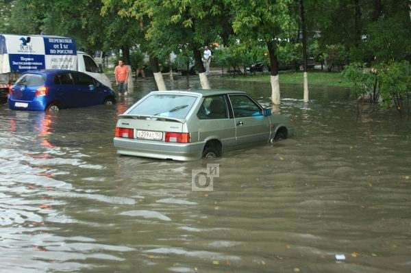 Автомобили в воде, потоп в Одинцово