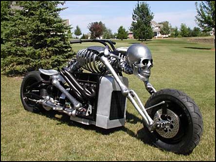 Мотоцикл с черепом на руле