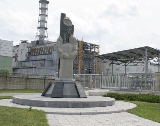 Памятник в Чернобыле
