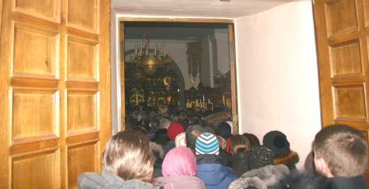 В Гребневском храме на рождественское богослужение пришло очень много людей
