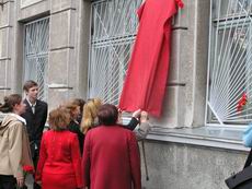 В Краснознаменске открыли мемориальную доску в честь погибшего следователя
