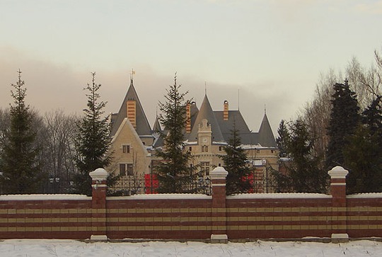 Резиденция Медведева в Барвихе - замок Мейендорф