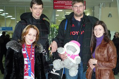 В Новосибирске "Искру" встретили преданные болельщицы