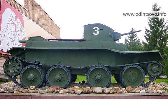 Легкий колесно-гусеничный танк БТ-2 