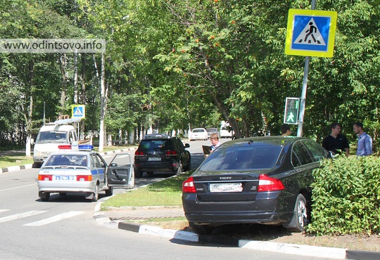 ДТП в Одинцово, иномарка снесла светофор