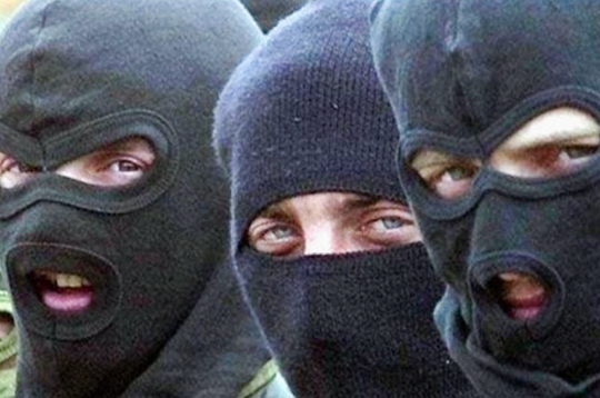Ограбление в масках, трое, бандиты