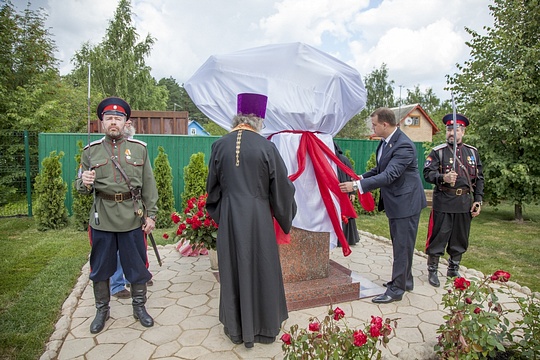 Последним Романовым установили памятник в деревне Аляухово