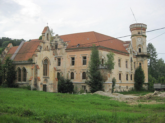 Одинцовец купил дворец XIV века в Словении