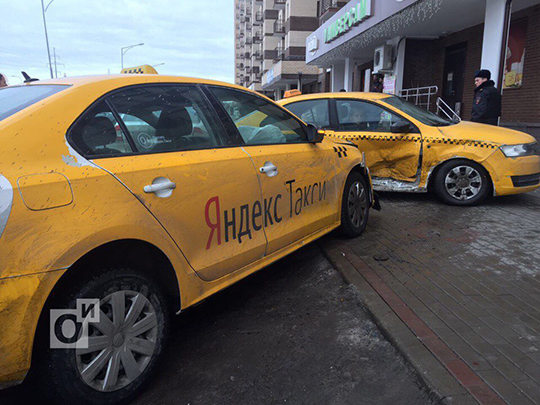 В Гусарской балладе таксист протаранил машину коллеги