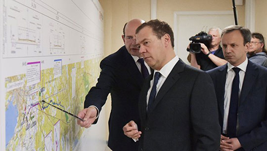Дмитрий Медведев проверил строительство ЦКАД в Одинцовском районе