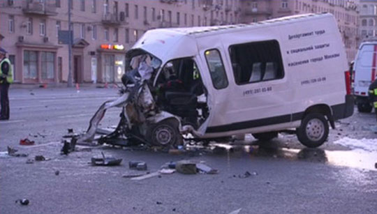 Микроавтобус после аварии
