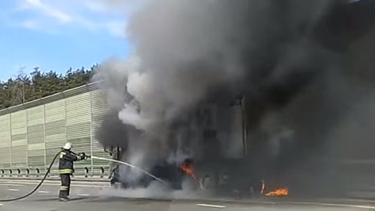 Грузовик сгорел на Минском шоссе