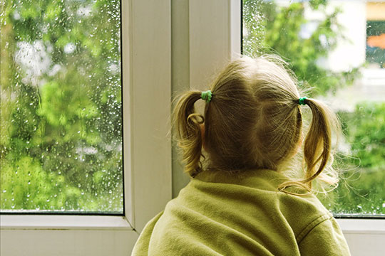 В Одинцово пятилетняя девочка выпала из окна