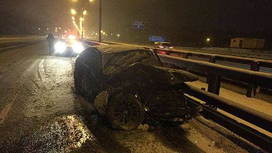 На Минском шоссе тягач смял BMW и скрылся 