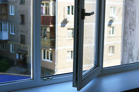 Трёхлетний ребёнок выпал из окна второго этажа в Одинцово