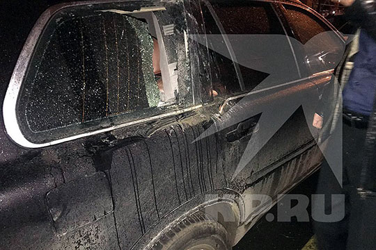Подростки разбили машину, сбросив из окна мешок со стройматериалами