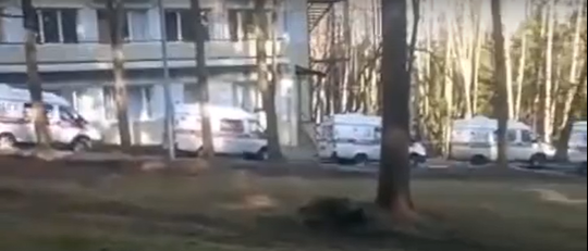 Пробка из машин скорой помощи в Звенигороде