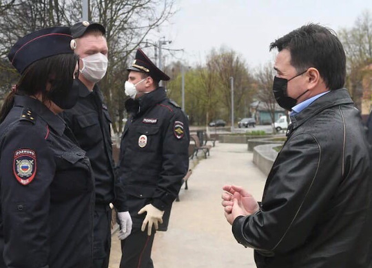 Воробьёв пообещал первое время не штрафовать за отсутствие масок