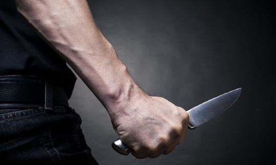 Угрозы убийством с ножом в руке закончились для пьяного мужчины уголовным делом