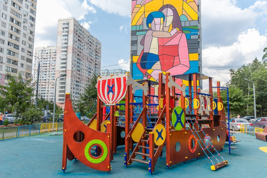 Детская площадка на Кутузовской улице в Новой Трёхгорке