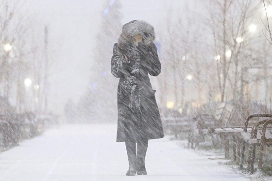 МЧС объявило экстренное предупреждение в Подмосковье из-за сильного снега, гололедицы и заносов на дорогах