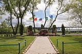 Памятник " Живые камни" невернувшимся с войны жителям деревни Солманово. Автор Вячеслав Киреев