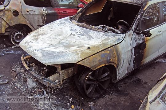 Пожары, На Чикина, 9 сгорели 7 автомобилей
