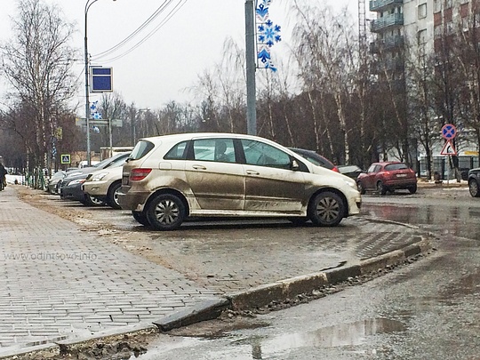 Парковочный хаос Одинцово, пересечение улиц Бирюзова и Жукова