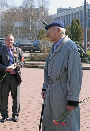 Митинг ветеранов у памятника Жукову в Одинцово