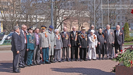 Митинг ветеранов у памятника Жукову в Одинцово