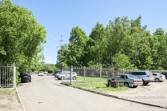У «Медицинского кластера» в Одинцово «борятся» с проблемой парковки, «Парковочный хаос» на ул. Маршала Бирюзова