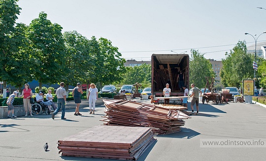 В центре Одинцово идет подготовка к ярмарке «Медово-Яблочный Спас»