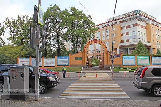 В Одинцово рядом с ОГУ установили светофор
