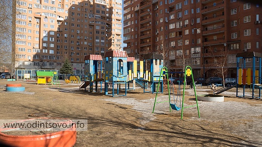 Дворы Одинцовского района, подлежащие реконструкции, двор дома Говорова, 32, обустроенный в 2015 году