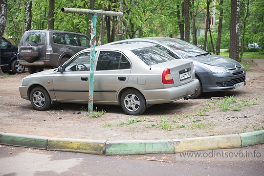 На улице Маршала Жукова появится парковка на 85 машиномест