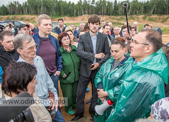 Июнь, Министр экологии Александр КОГАН встречается с жителями деревни Пронское