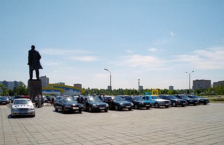 2002г. Центральная площадь, чиновники приехали на отчет губернатора Подмосковья Б. В. Громова