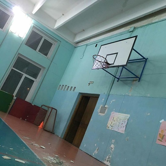 Частичное обрушение потолка в спортзале гимназии №9 города Одинцово
