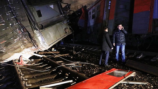 Пассажирский поезд столкнулся с электричкой между станциями «Кунцево» и «Фили»