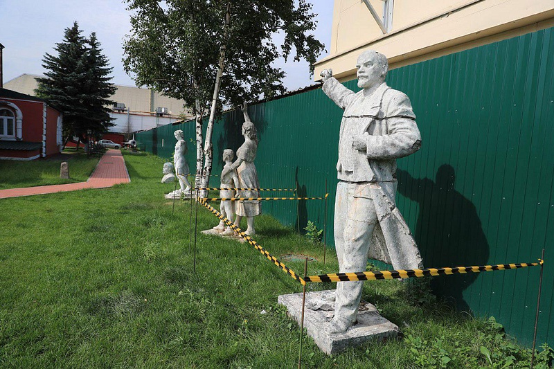 Статуя Ленина, краеведческий музей, Июль