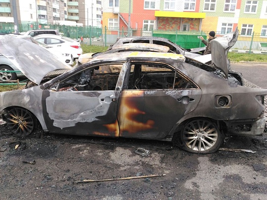 Три машины сгорели в «Новой Трёхгорке», В «Новой Трёхгорке» сгорели три машины