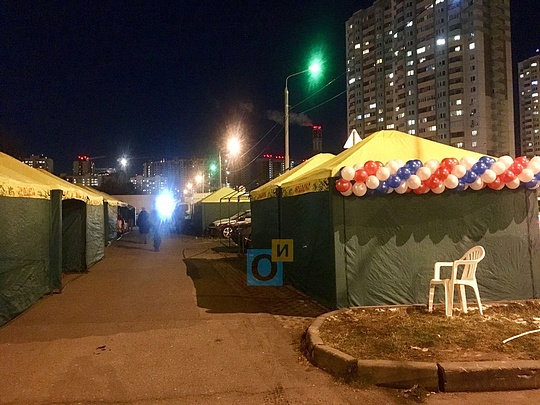 Микрорайон «Кутузовский», ярмарка, В Трёхгорке на месте парковки ставят торговые палатки