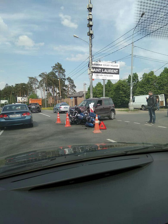 Мотоциклист и двое его детей пострадали в ДТП на Подушкинском шоссе, Май