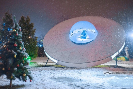 Летающая тарелка, потерпевшая крушение, Санта столкнулся с НЛО в небе над Одинцово