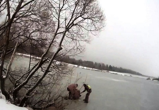 Одинцовские полицейские оказали первую помощь потерявшему сознание рыбаку, Январь