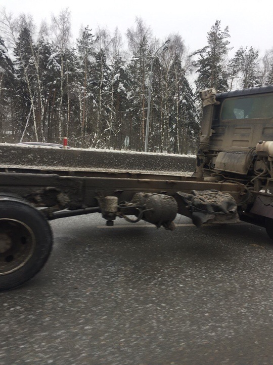 Кузов оторвался у грузовика на Минском шоссе, Кузов оторвался у грузовика на Минском шоссе