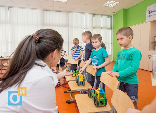 Дошколята построили передвижные домики, Открытый урок робототехники для дошколят в Одинцовской СОШ №3